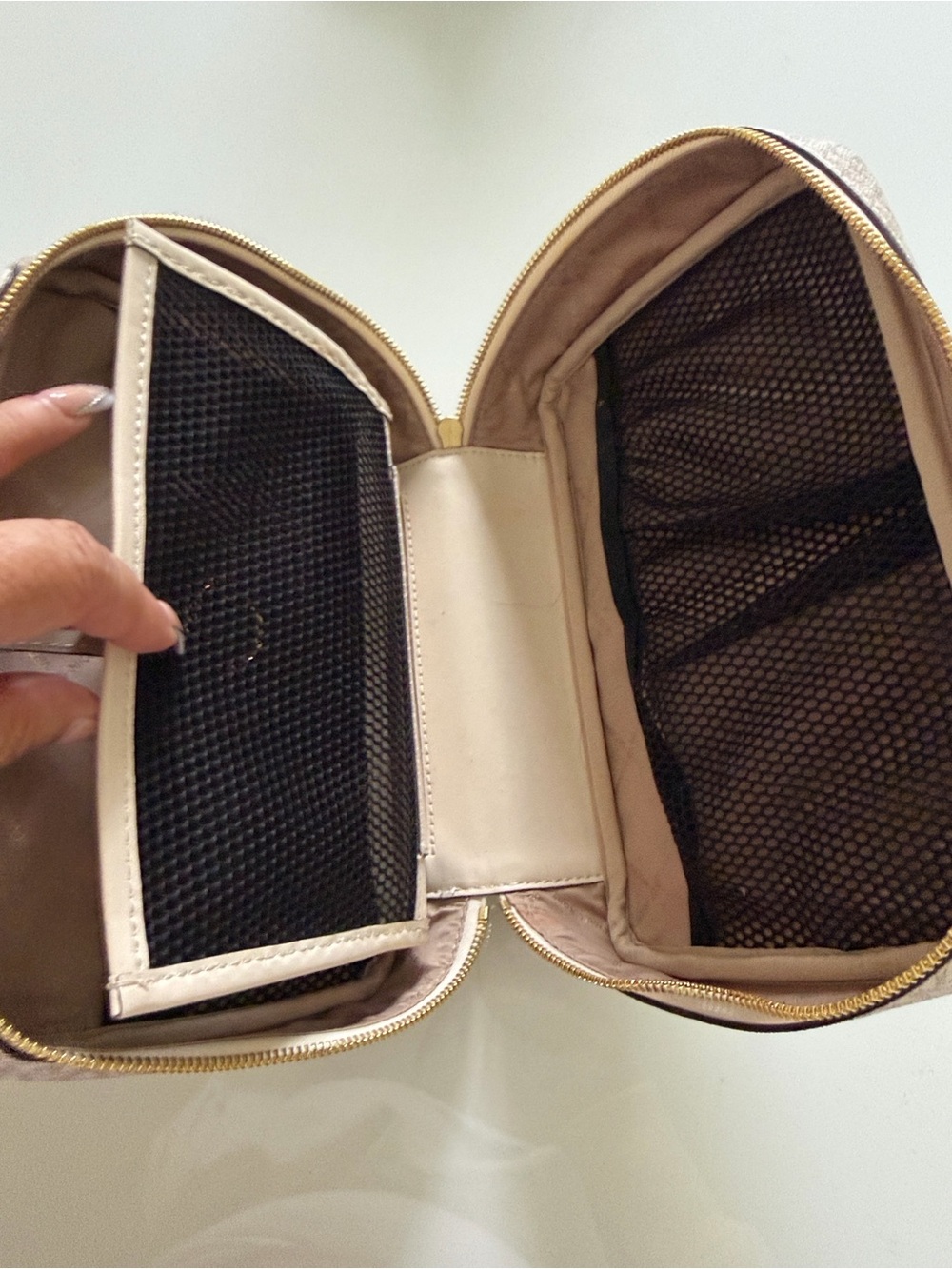 Michael Kors Beige Logo Travel Case - Picture 6 of 7